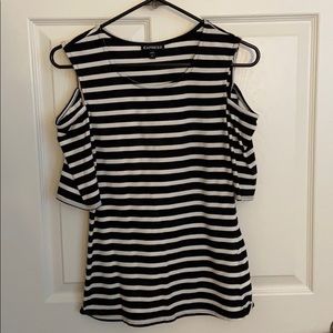 Shoulder cut s shirt